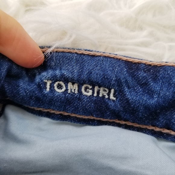 American Eagle Denim Distressed Tomgirl Shorts 4 - Picture 11 of 14